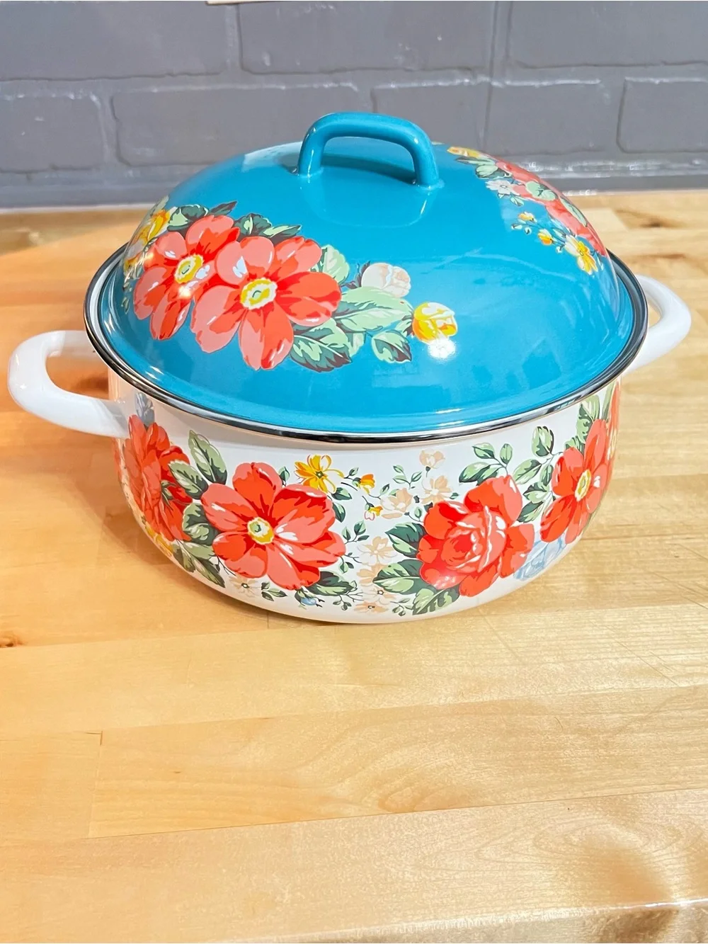 The Pioneer Woman Vintage Floral 4 Quart Enamel Cast Iron Dutch Oven with Lid